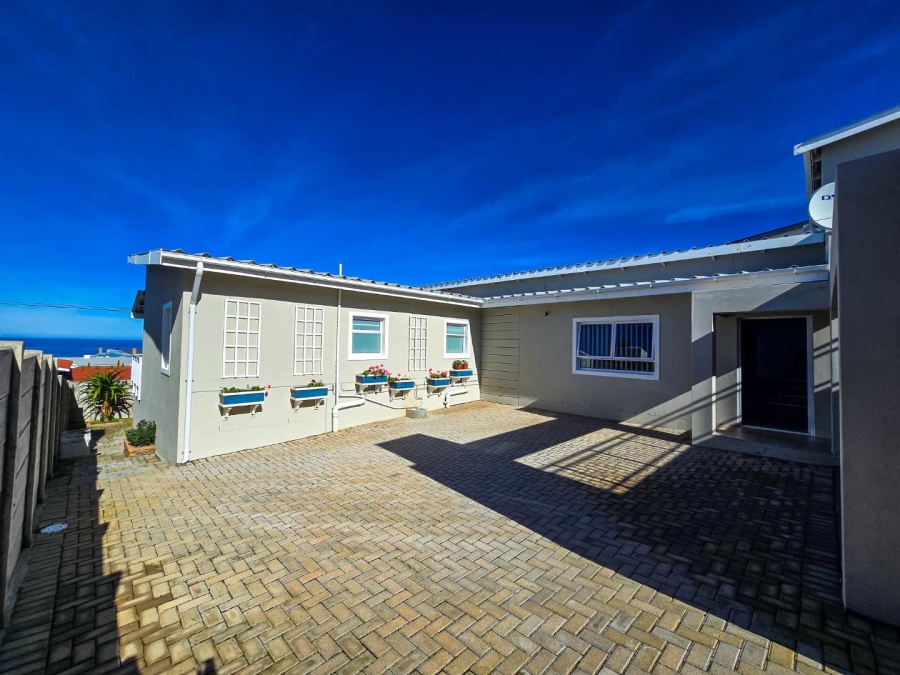 4 Bedroom Property for Sale in Jongensfontein Western Cape
